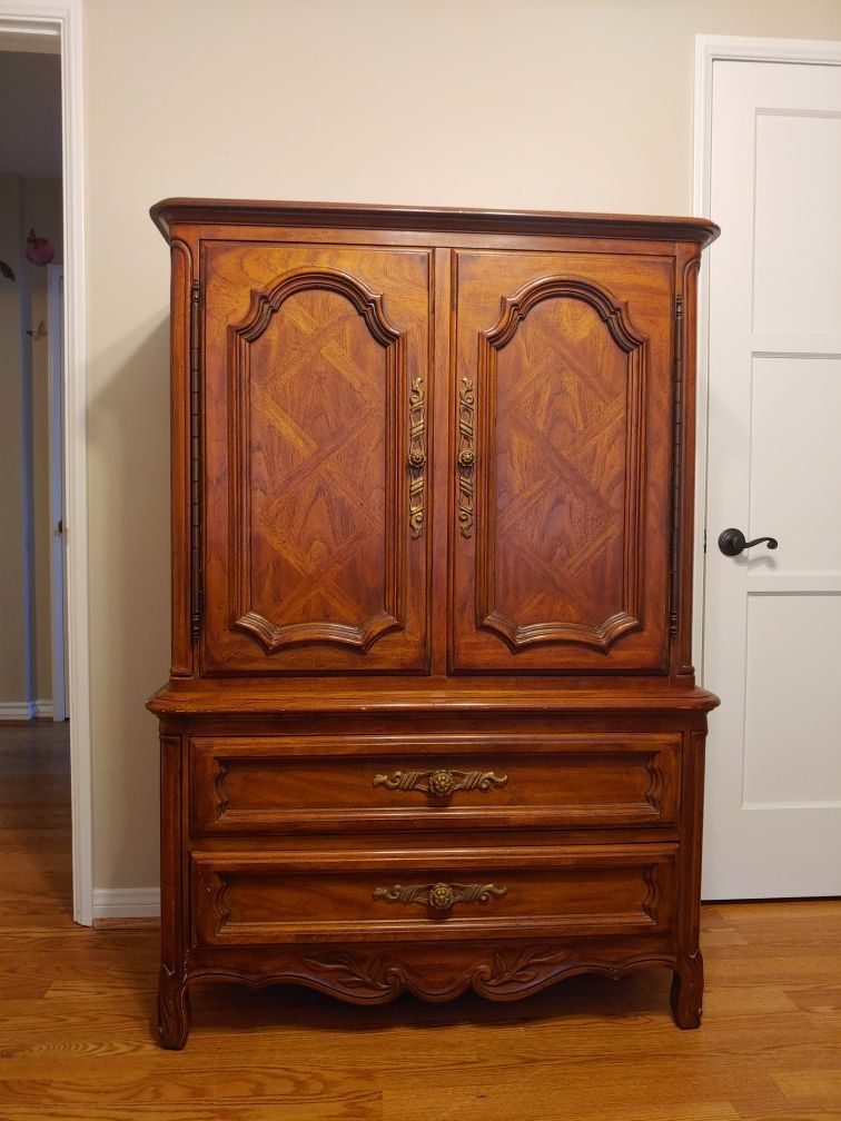 Antique Drexel Storage Dresser with drawers