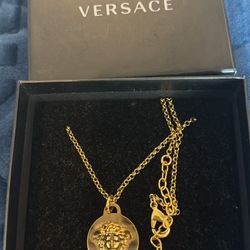 VERSACE Medusa Chain Necklace Gold