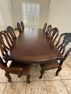 Dinner table with 8 chairs