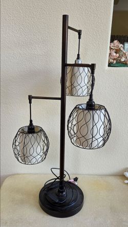 Bronze wire shade table lamp