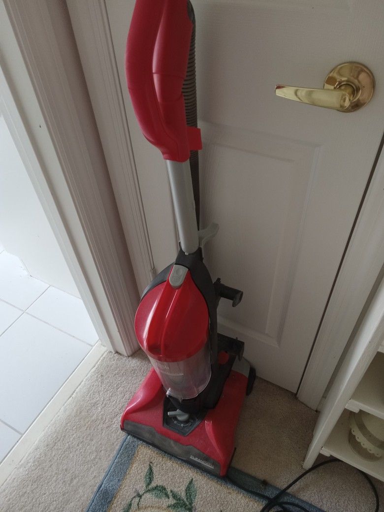 Dirt Devil Vacuum Cleaner  Bagless