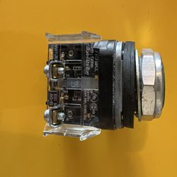 Allen Bradley 30mm Push Button Green N.O. Contact