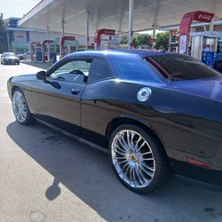 Dodge Challenger 