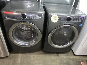 ELECTROLUX front load washer and electric dryer like new, with 4 months warranty