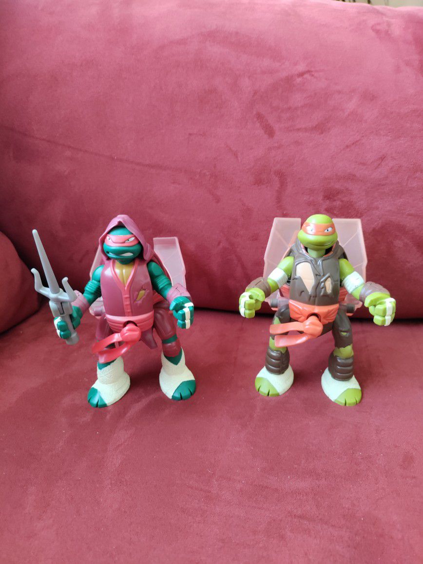 Look.2 Teenage mutant Ninja turtles samurai Raphael &  Michaelangelo .Very Nice