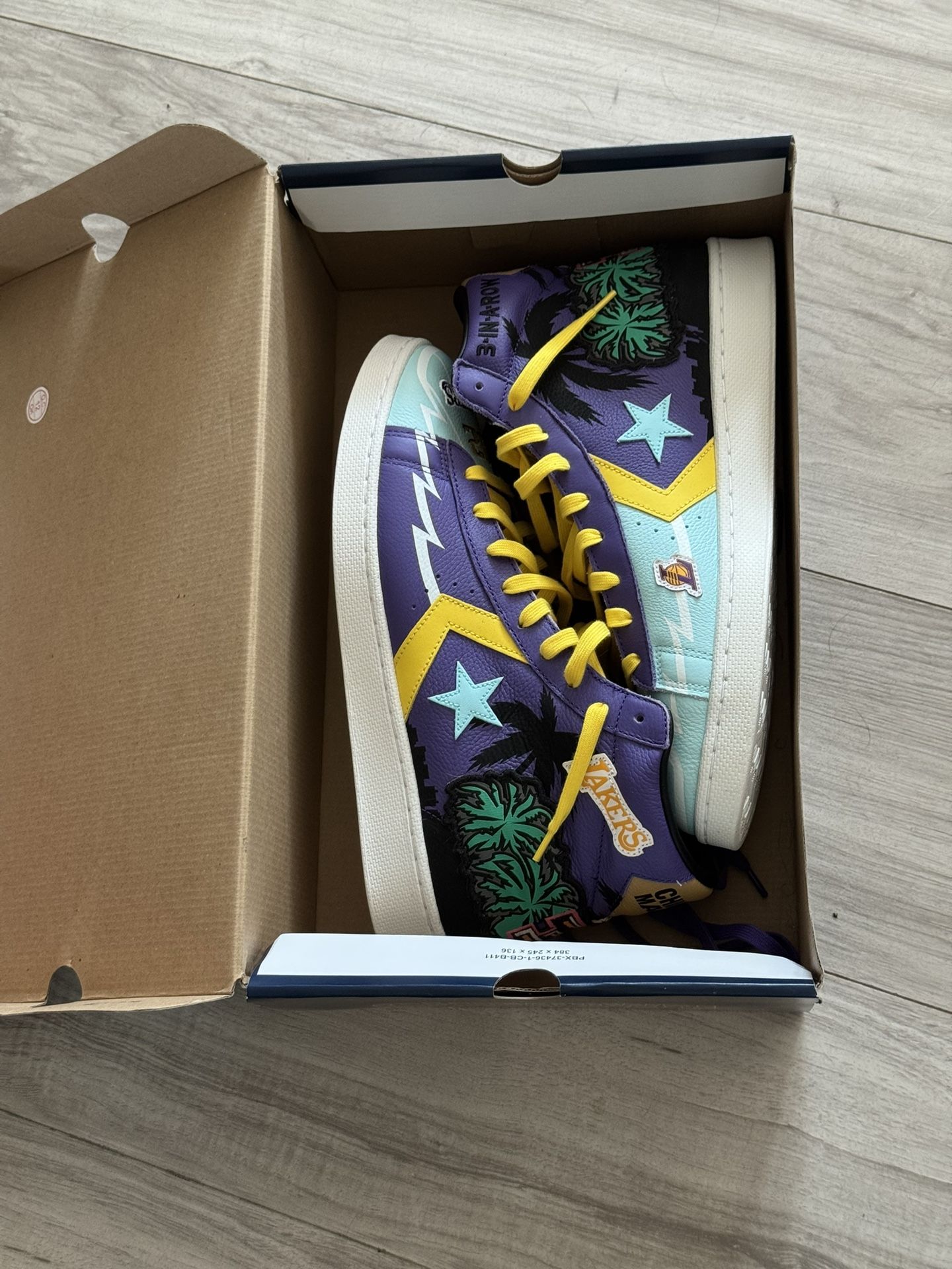 CHINATOWN MARKET CONVERSE (LAKERS) Size 12US