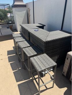 6 pieces Outdoor/Patio Furniture