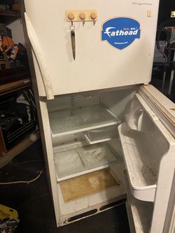 Refrigerator & Freezer Works Good