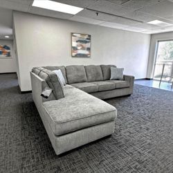 Altari Alloy LAF Sectional