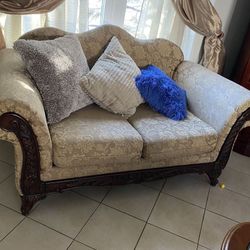 Set  A Sofas And Tables 