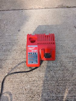 Milwaukee Charger M12 And M18