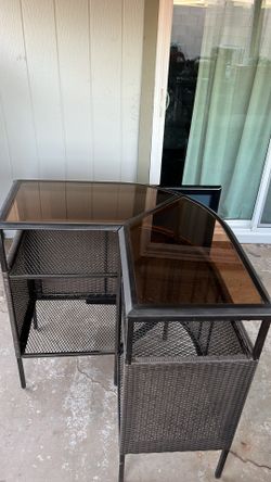 Corner bar table