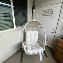 Large Swing WITH Stand And Cushion Included 