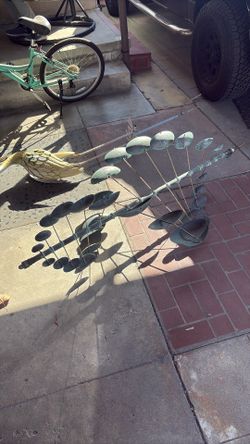 Metal Garden Wind Spinner / Yard Art Decor