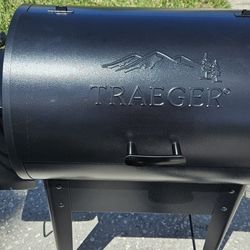 Traeger Tailgate 20 Smoker/Grill With Cover