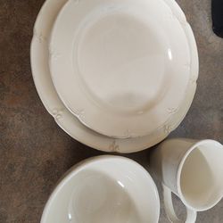 Dish Set For 8 Places