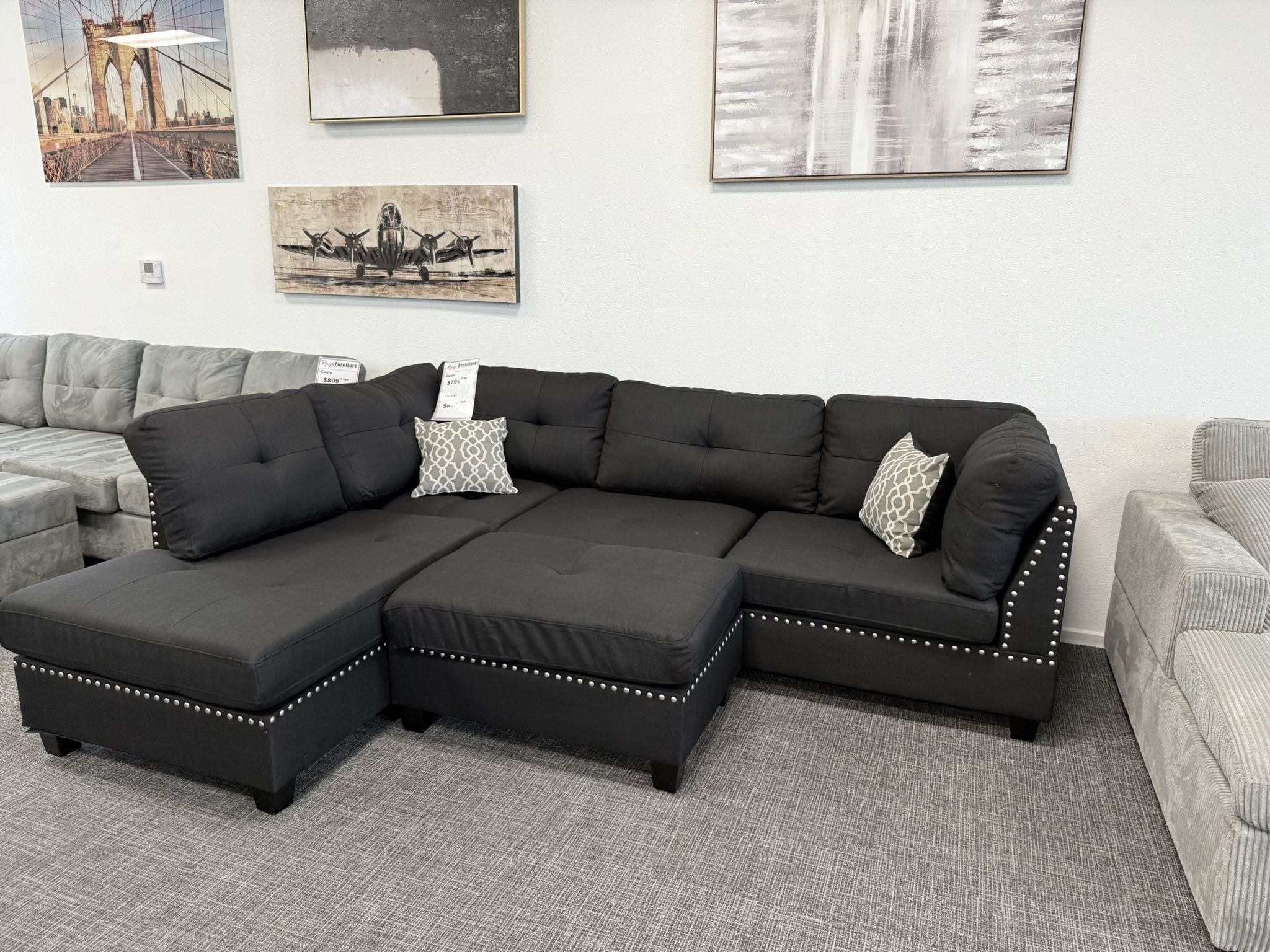 Sleek & Comfy! Black Sectional + Ottoman β $799 π€ποΈ