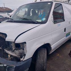 2009 Ford E250 For Parts 