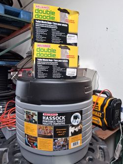 Hassock Portable Toilet w Doodie Bags