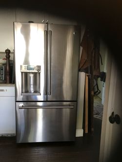 GE stainless steel French door refrigerator/freezer