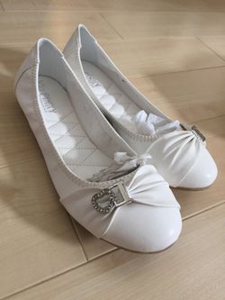 Women’s White Flats Size 7
