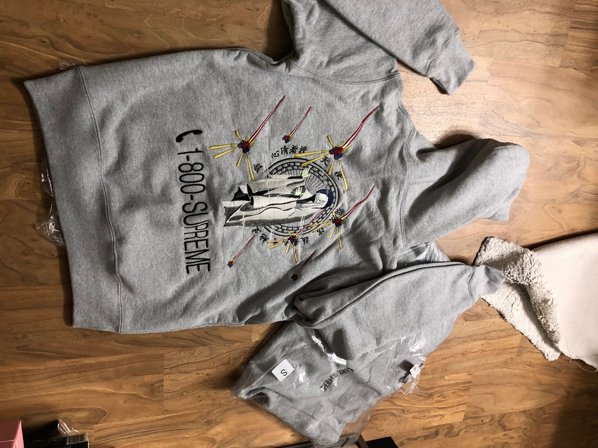 Brand new supreme hoody size small (I have 2)