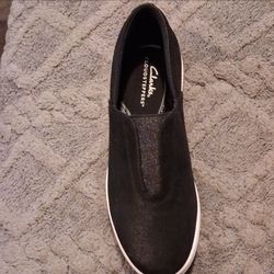 Clarks Cloudsteppers Black Slip-On Sneaker