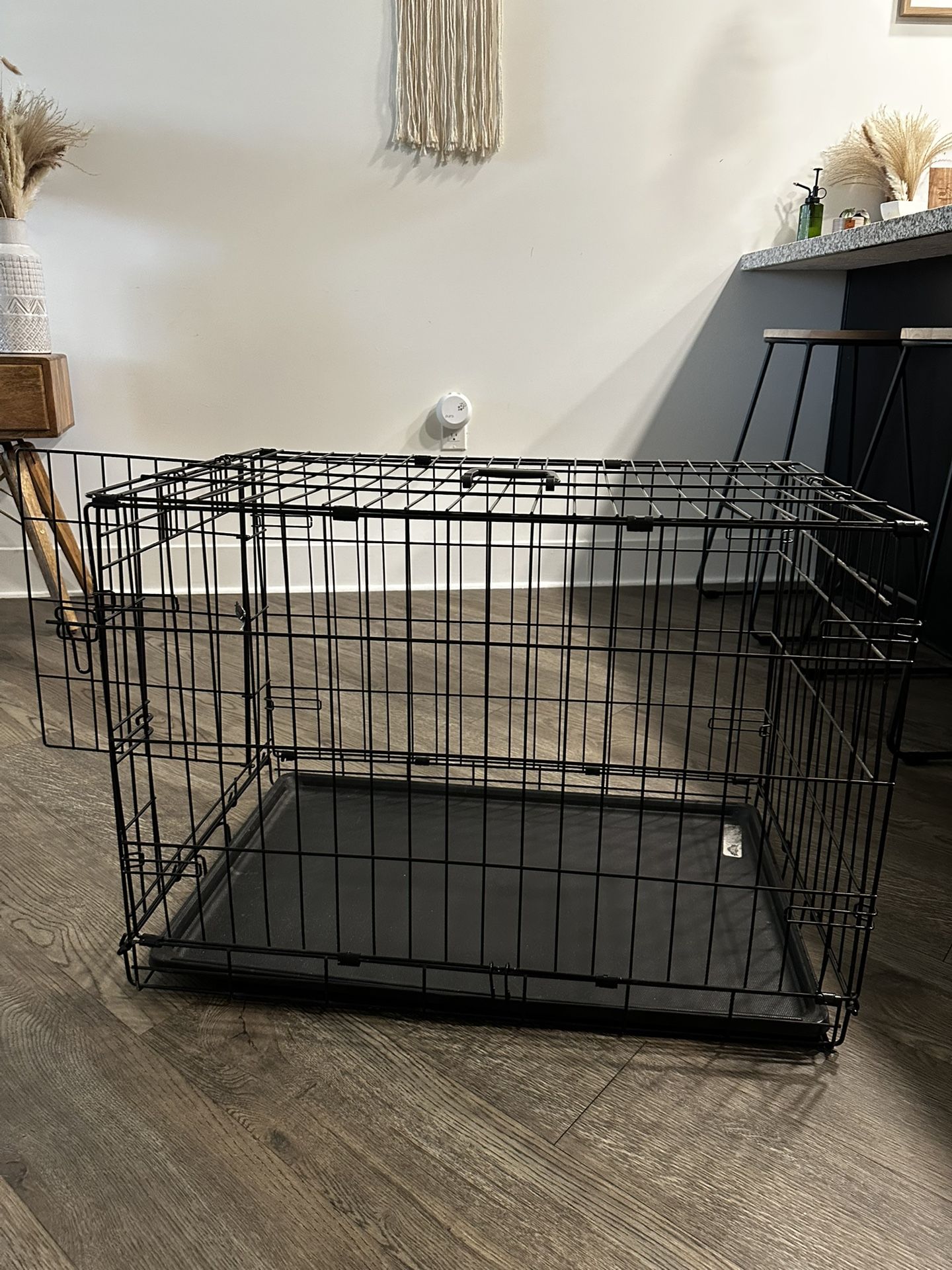 Dog Pet Crate Metal with Plastic bottom