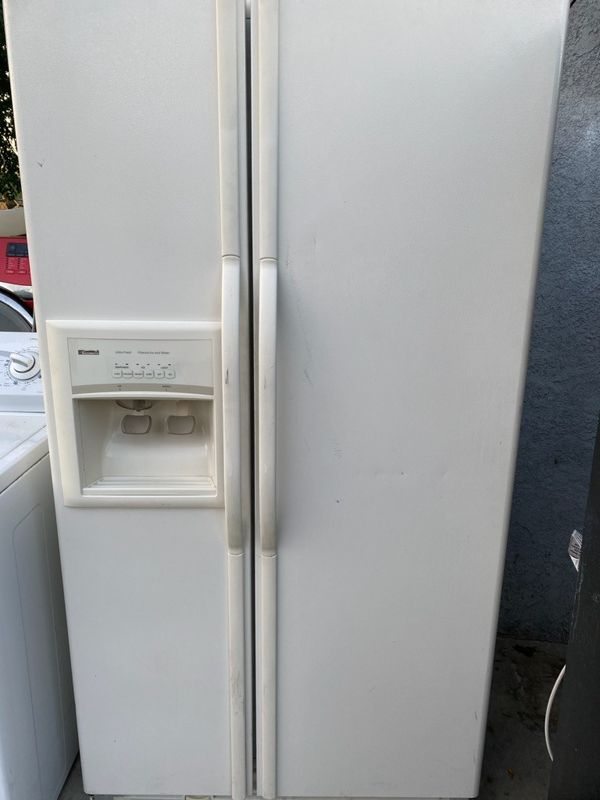 Nice refrigerator water and ice maker for Sale in San Diego, CA OfferUp