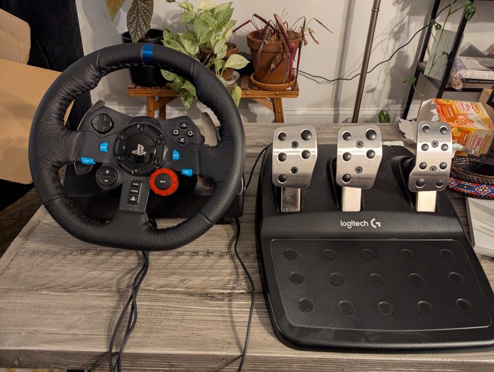 Logitech g29 Wheel+Pedals (PS5, PS4, PS3, PC)