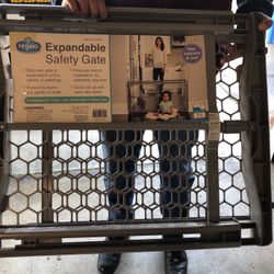 Expandable Safety Gate
