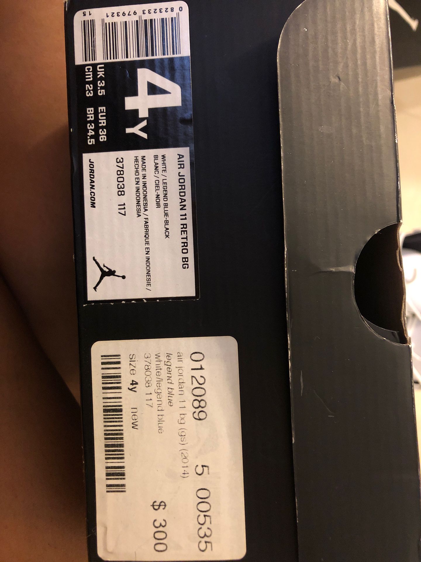 Air Jordan 11 Retro size 4