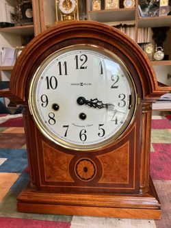 Howard Miller Barrister Westminster chime Mahogany clock Kieniger Moverment - Good sharp - Working with key