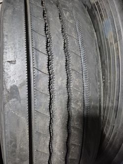 Trailer Tires - Used 295/75r22.5