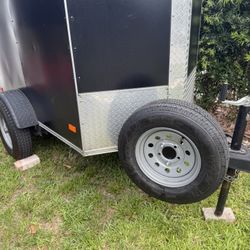 Enclosed v Nose Trailer