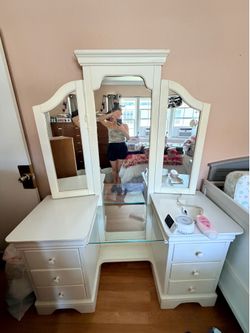 Mirror vanity