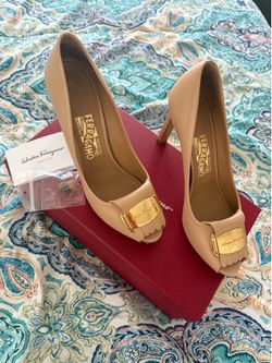 Salvatore Ferragamo peek took tan- beige heels size 7.5