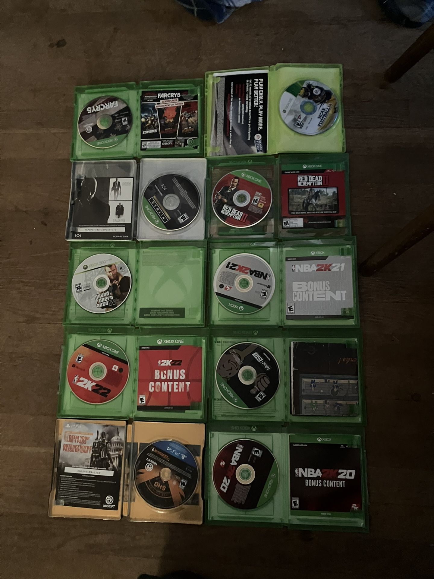 Xbox and ps4 games all discs included