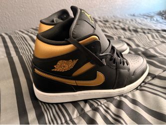 Jordan 1 Retro (8.5)