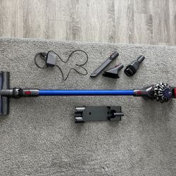 Dyson Cordless V8 Vacuum in Perfect Condition