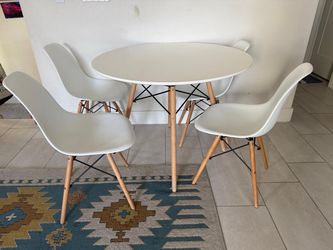 Dinning table with chairs