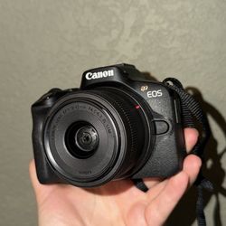 Canon EOS R50 RF-S18-45mm F4.5-6.3mm IS STM Kit: Mirrorless Wi-Fi Digital Camera - Like New