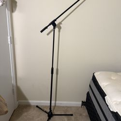 Low Profile Microphone Stand With Boom Extension