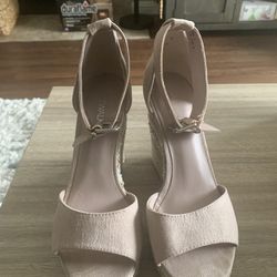 Catwalk Women 4” High Wedges Beige With Bead Designed Shoes Size 36/5.5