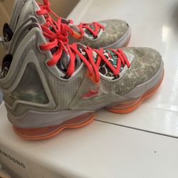 Nike Lebrons Size 9