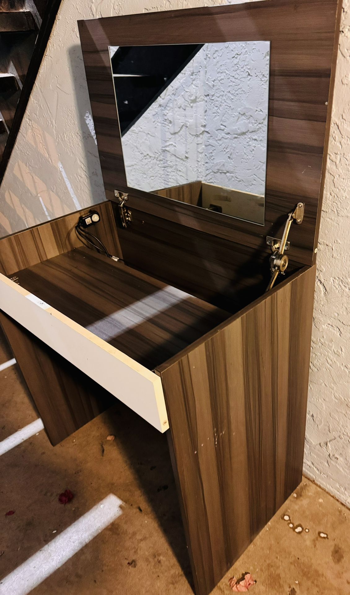 Small Desk  With Mirror 