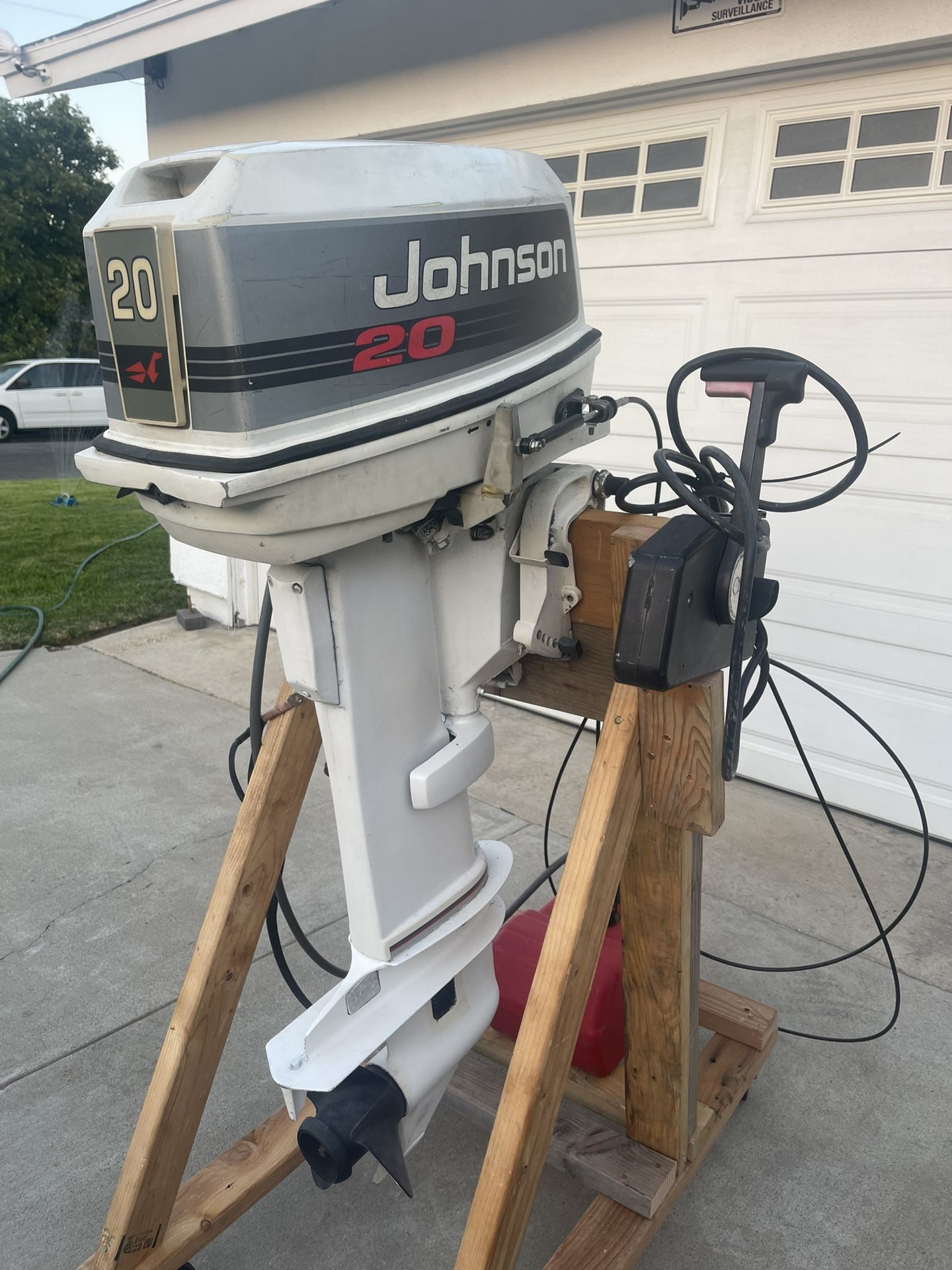 JOHNSON 20HP 2/Stroke With ELECTRIC KEY START + Fuel Tank + HD STAND