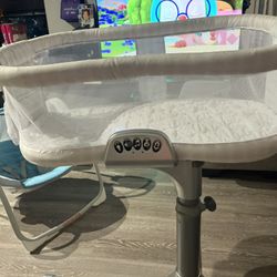 Halo Swivel Bassinet