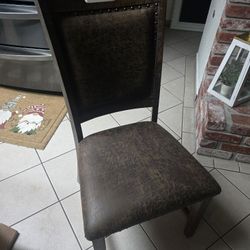 4 Chairs 