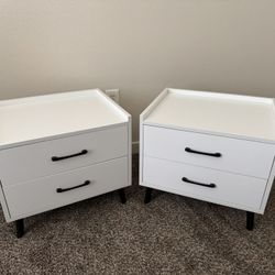 Set of 2 White Nightstands with Storage Drawers